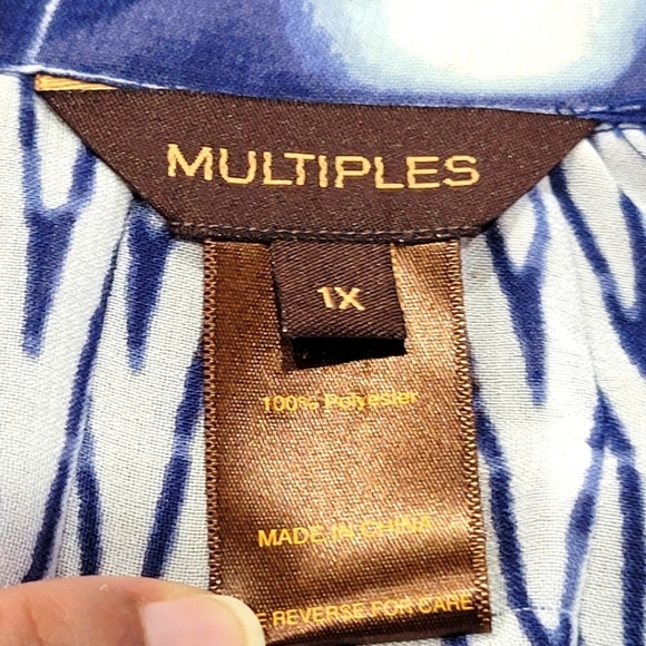 1X MULTIPLES Mixed Media Circles V Neck Button Down Balloon Sleeve Tunic - Picture 4 of 4